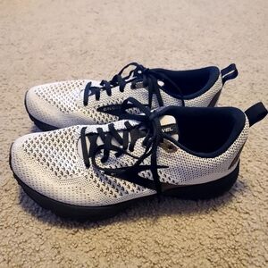Women's 8.5, Brooks White & Black Revel 4 Running Shoes